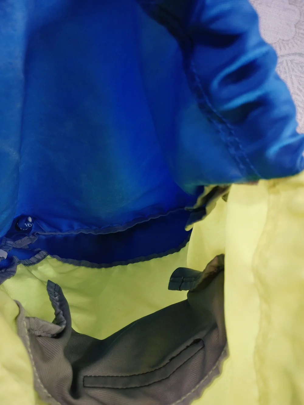 Under Armour Yellow and Blue Drawstring Backpack w/Cinch Closure